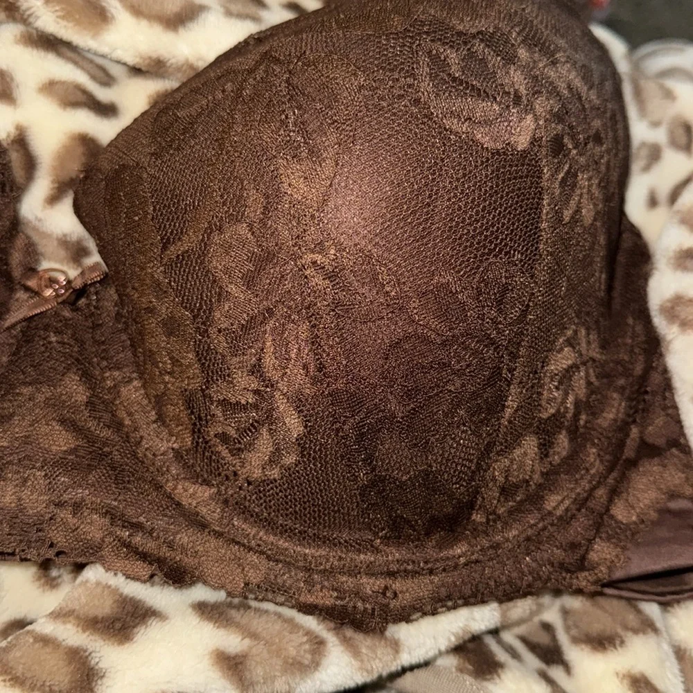 BODY BY VICTORIA Lightly Lined Lace-Cup Demi Bra‎